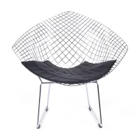 Réplica da cadeira Diamond em aço cromado e almofada em pele - Coleção Bertoia