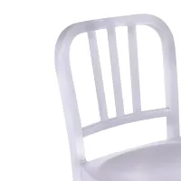 Réplica del taburete Navy Army de aluminio – Diseño industrial icónico