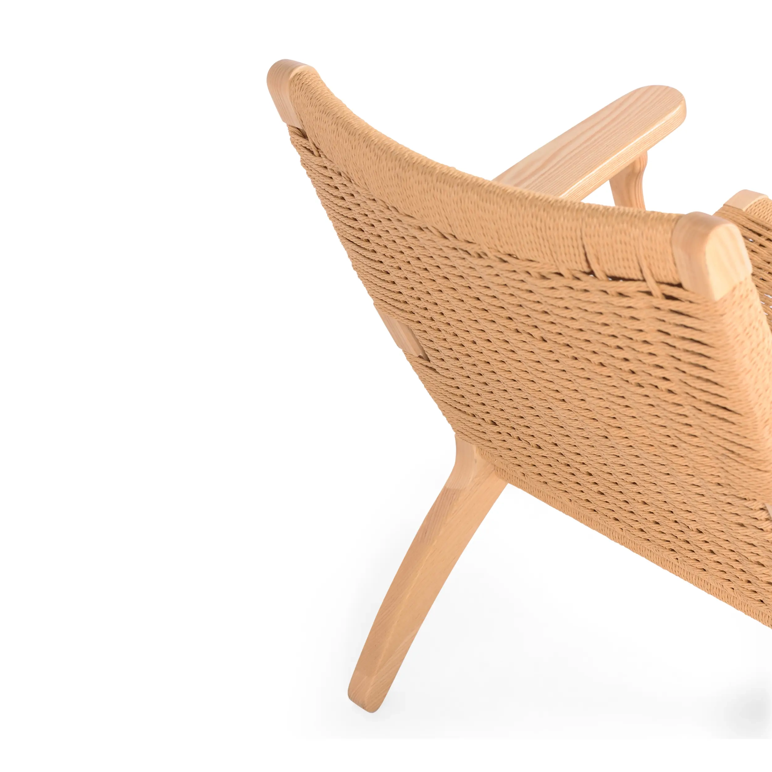 Cadeirão Catani CH25 | Design escandinavo em freixo e corda natural