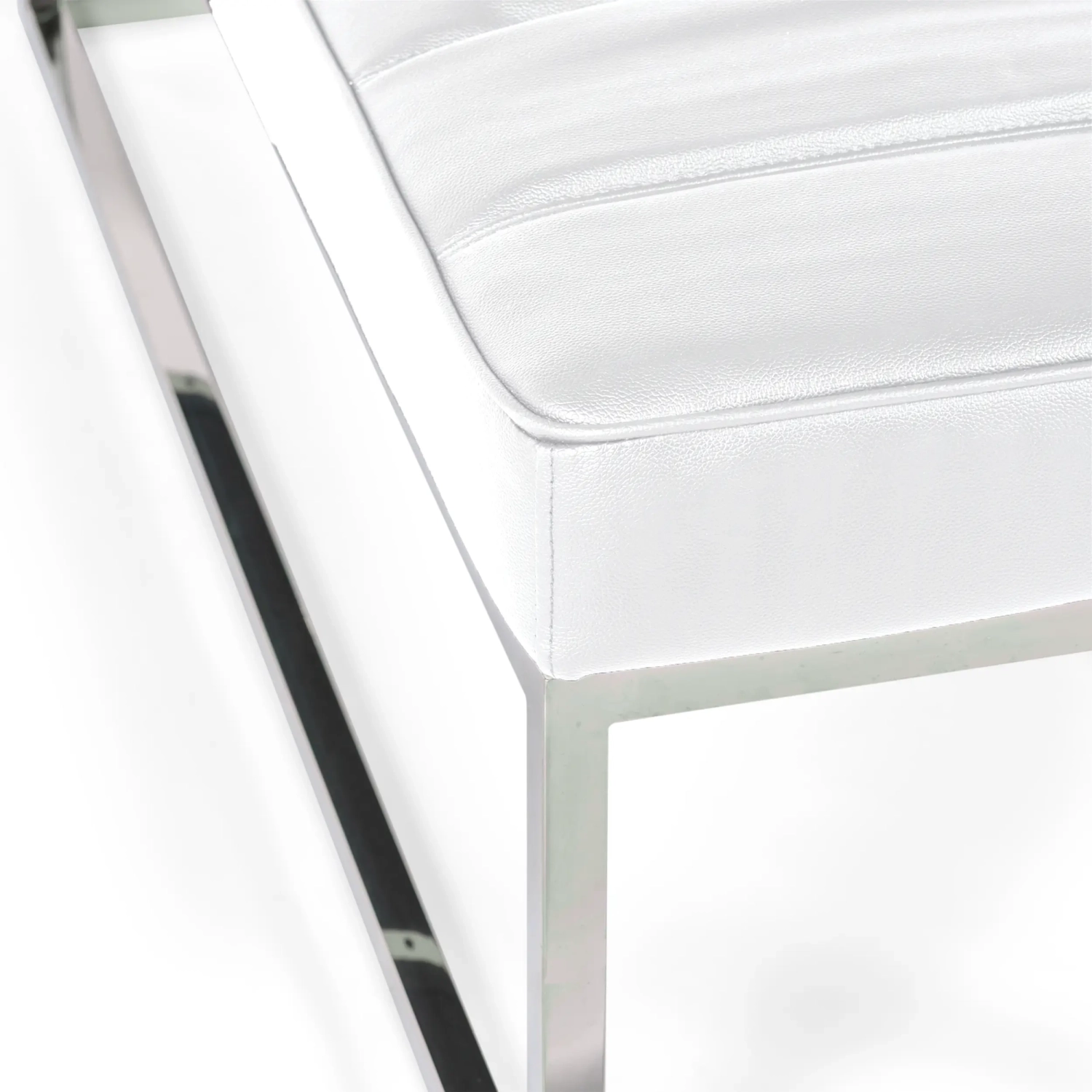 Praga designbänk i kromad stålplåt och konstläder | Modern stil