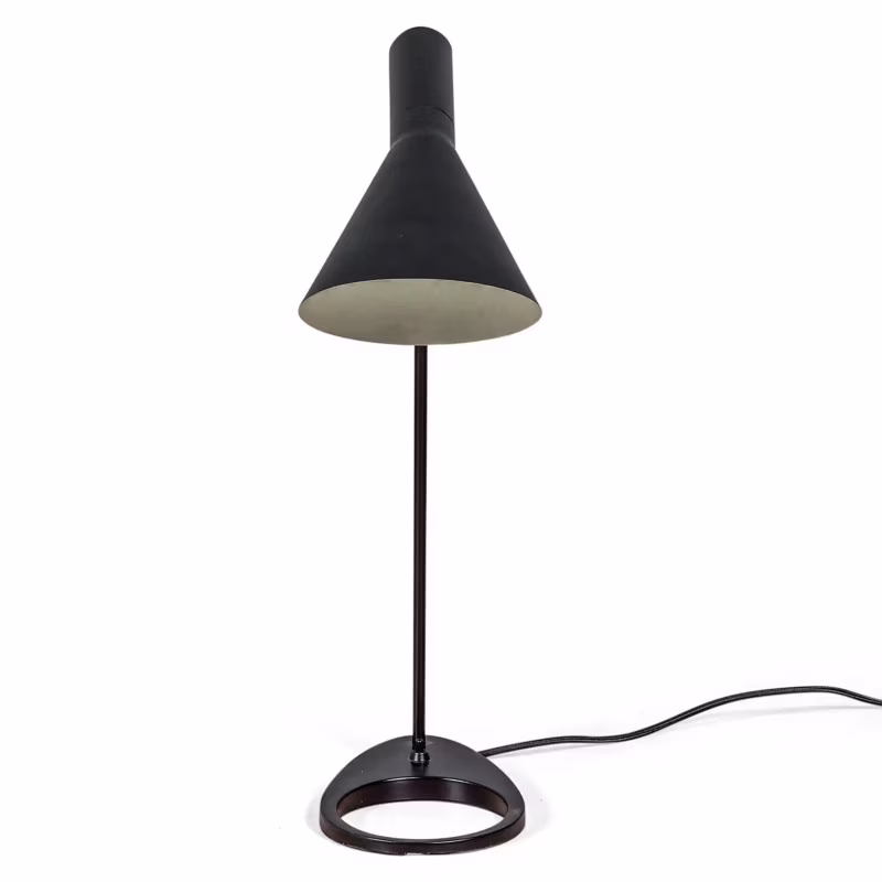 Jhon Tischleuchte | Arne Jacobsen inspiriertes Design aus Stahl