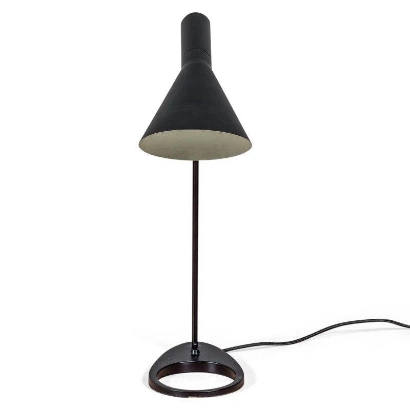 Stolní lampa Jhon | Design inspirovaný Arne Jacobsenem z oceli