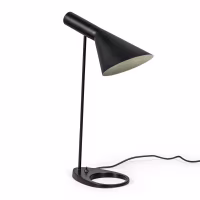Jhon tafellamp | Op Arne Jacobsen geïnspireerd ontwerp in staal