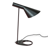 Jhon tafellamp | Op Arne Jacobsen geïnspireerd ontwerp in staal