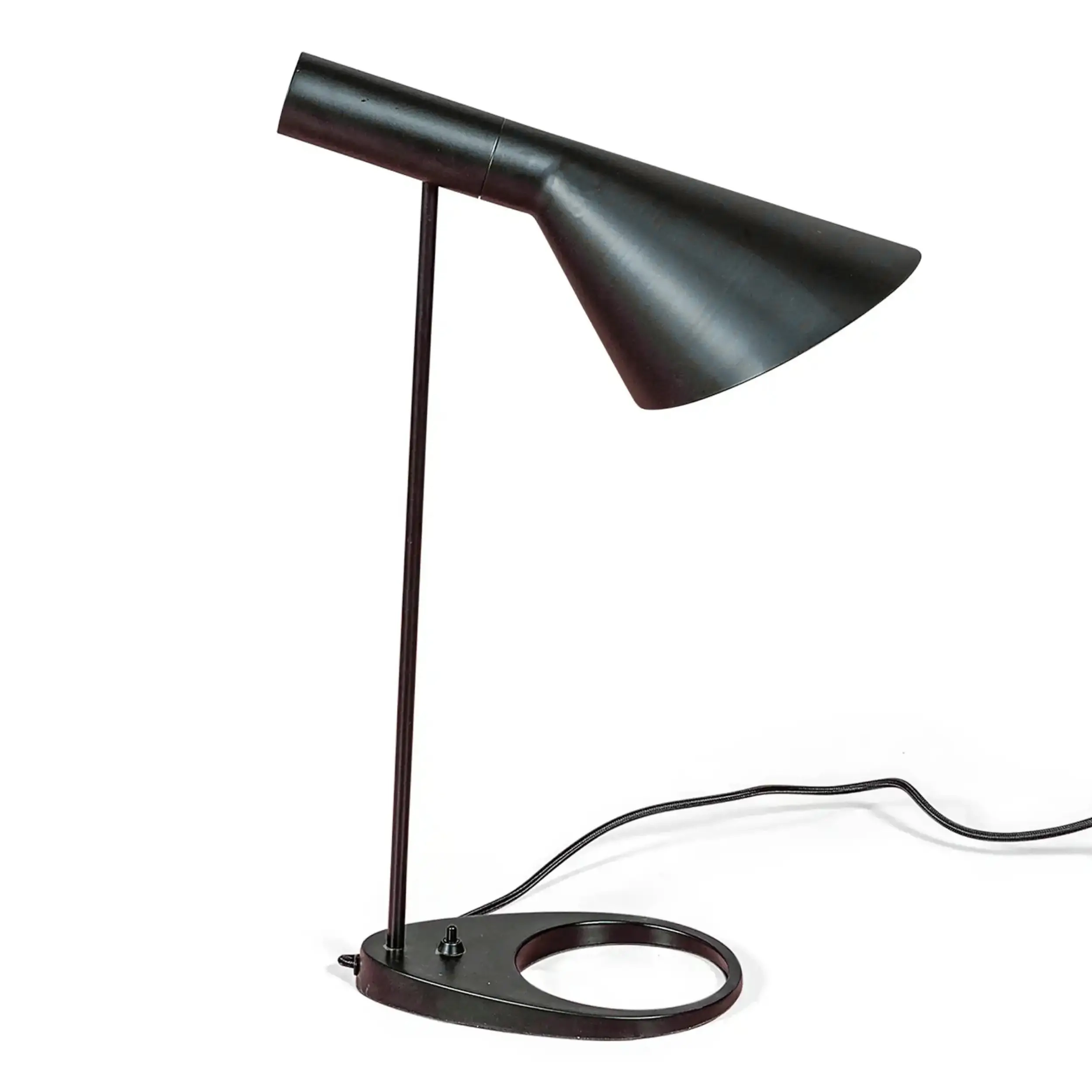 Jhon table lamp | Design inspired by Arne Jacobsen in steel