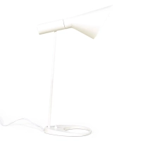 Jhon pöytävalaisin | Arne Jacobsenin inspiroima muotoilu teräksestä