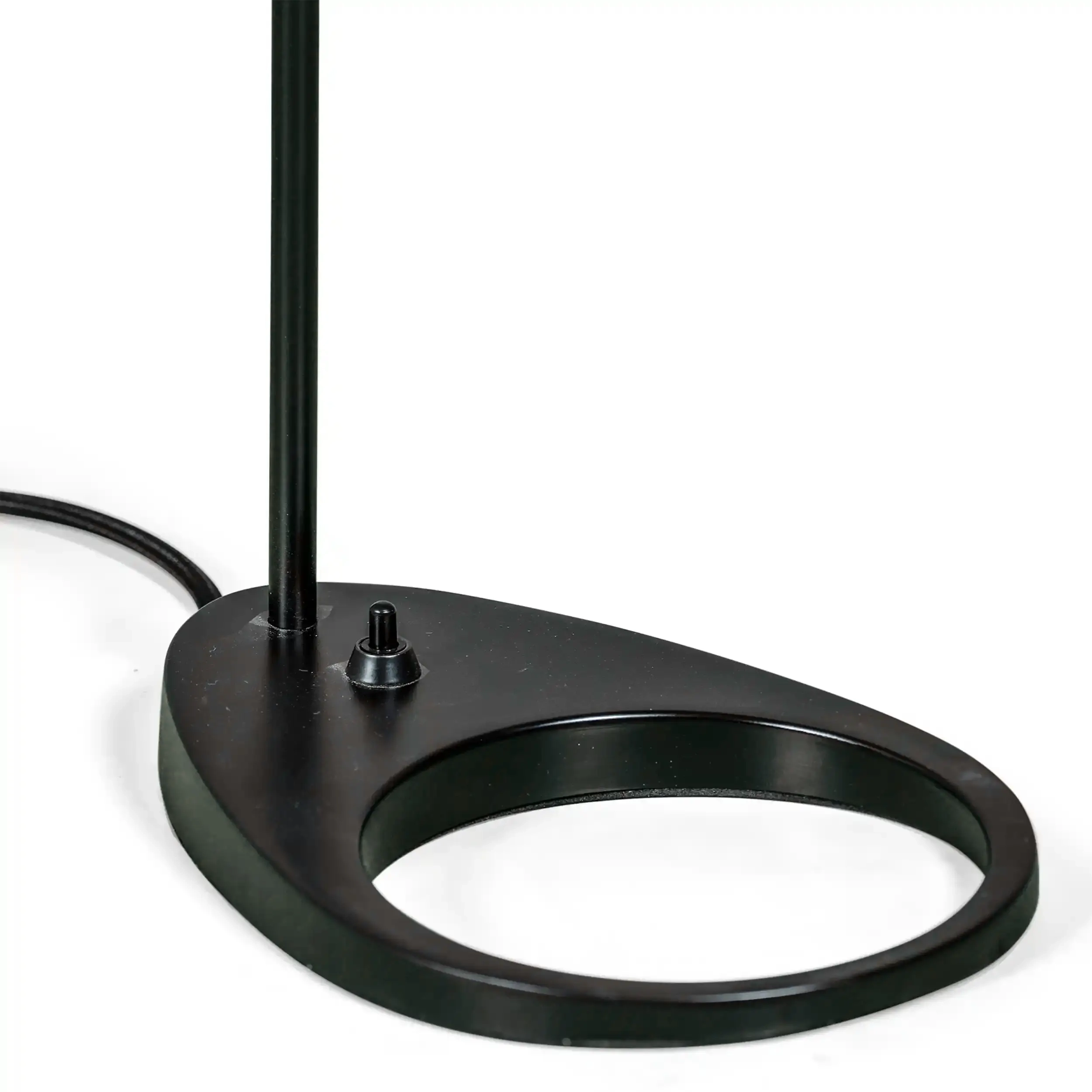 Lámpara de sobremesa Jhon | Diseño inspirado en Arne Jacobsen en acero