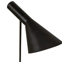 Jhon tafellamp | Op Arne Jacobsen geïnspireerd ontwerp in staal
