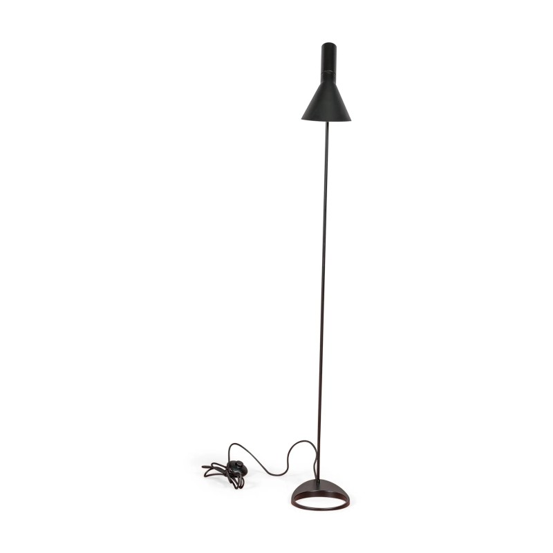 Jhon vloerlamp | Arne Jacobsen geïnspireerd ontwerp in staal
