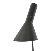 Candeeiro de pé Jhon | Design inspirado em Arne Jacobsen em aço