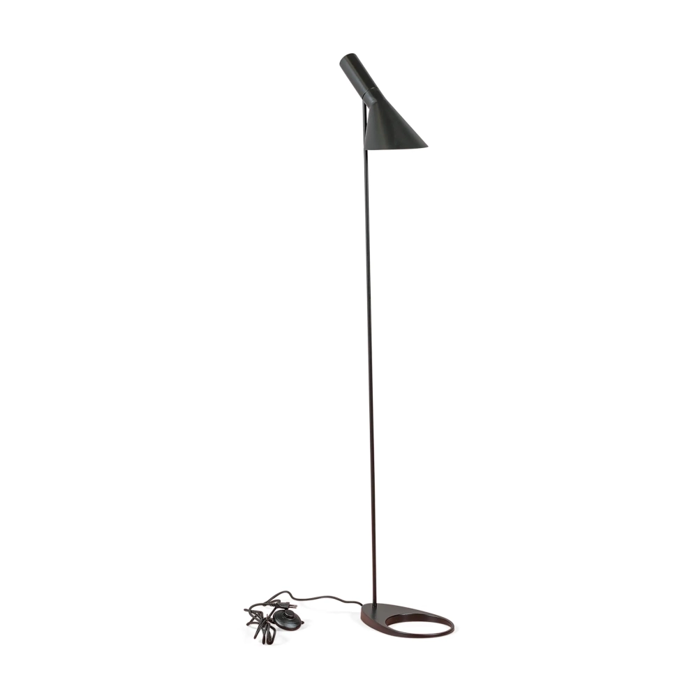 Jhon floor lamp | Design inspired by Arne Jacobsen in steel