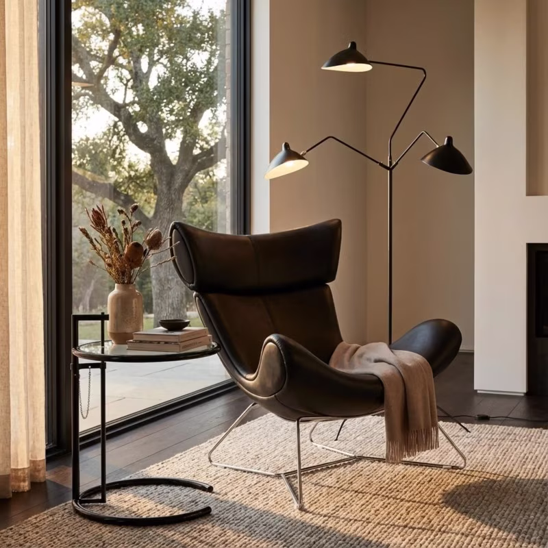Emola Cadeira em pele italiana: poltrona moderna com design de alta qualidade