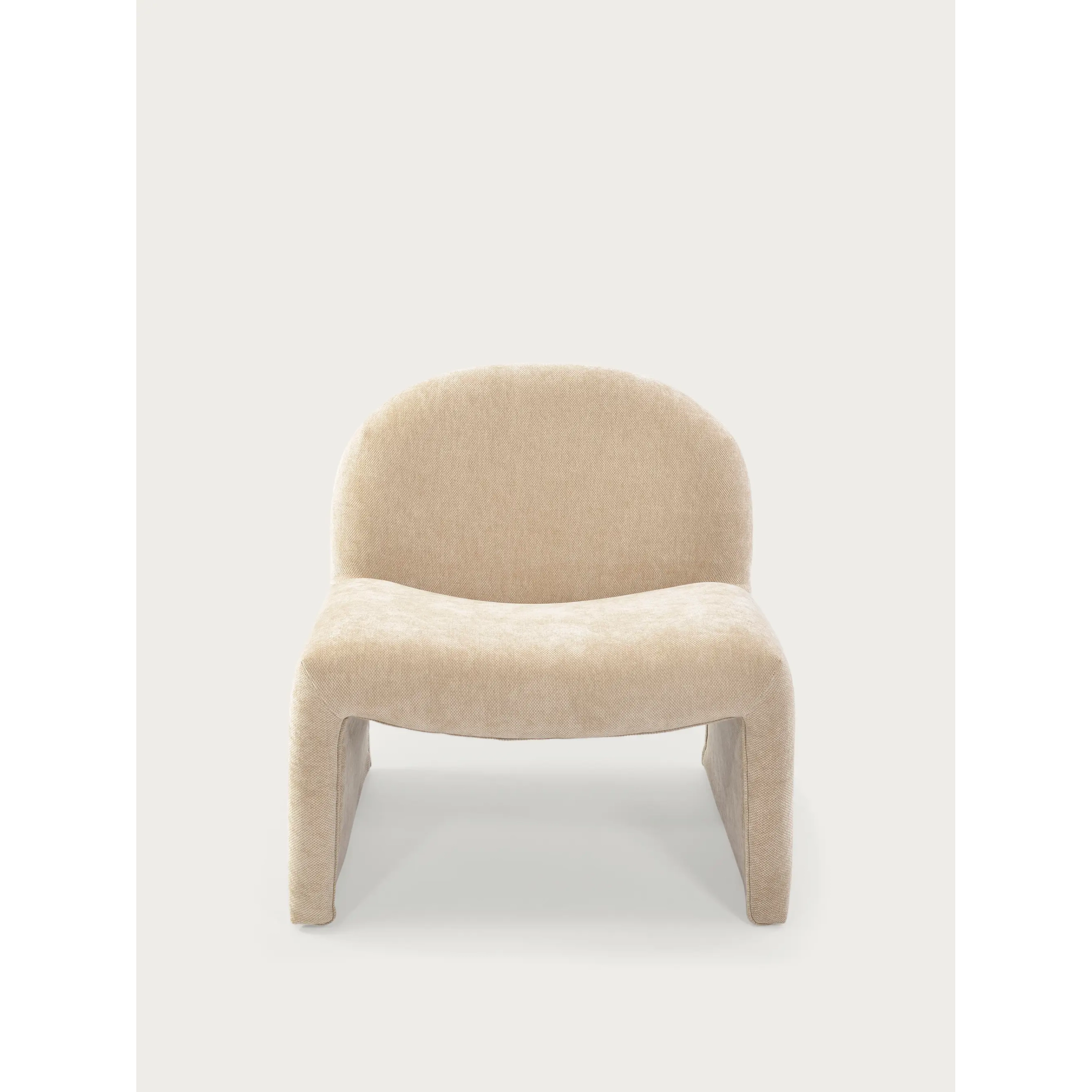 Cadeirão de design estofado Basel, estilo minimalista e confortável