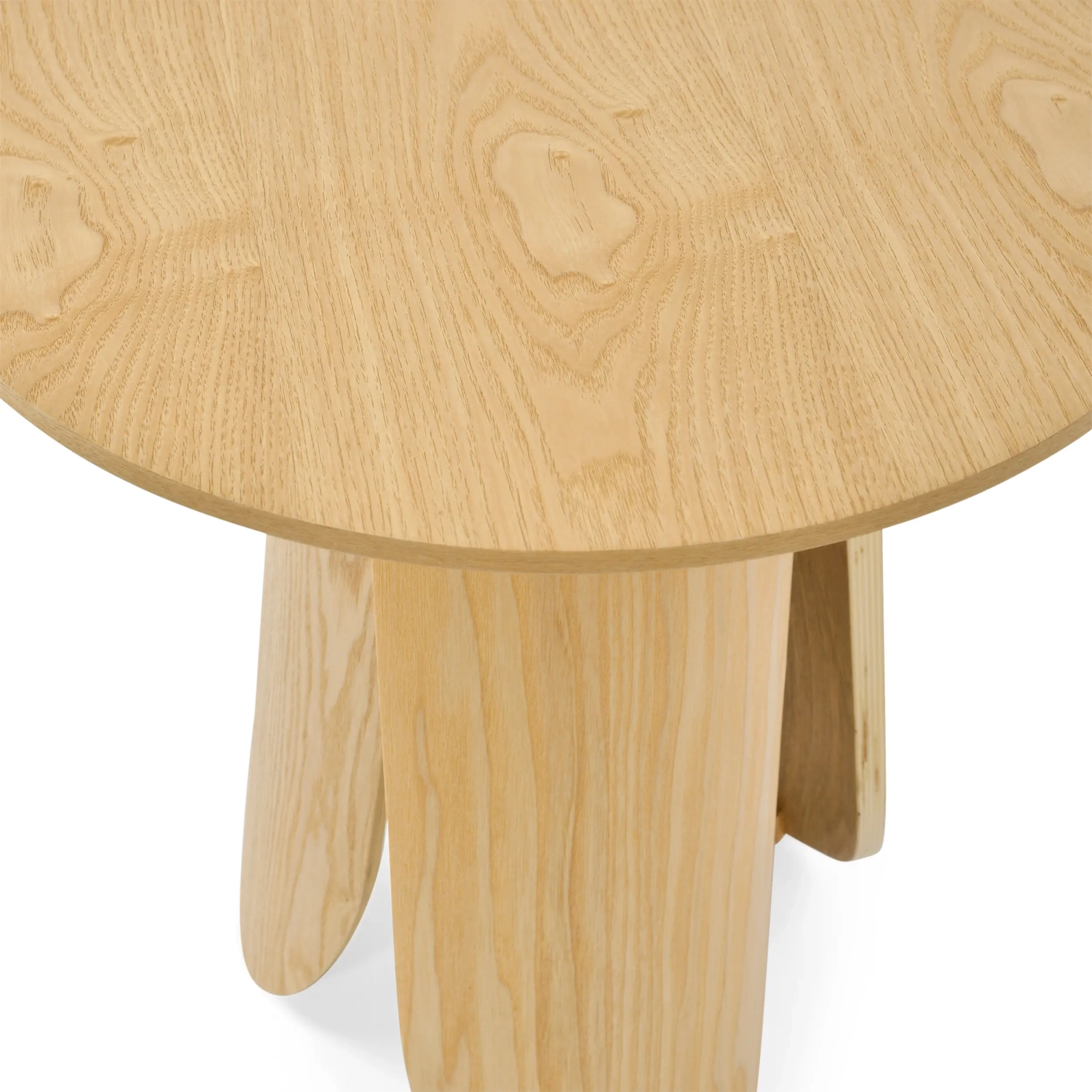 Mesita auxiliar Pluto de madera de fresno escandinavo, 50 cm | Mesa redonda de madera