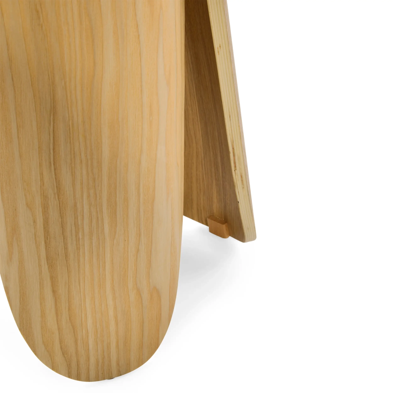 Mesita auxiliar Pluto de madera de fresno escandinavo, 50 cm | Mesa redonda de madera