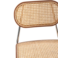 Silla Lucio de ratán natural con base cantilever