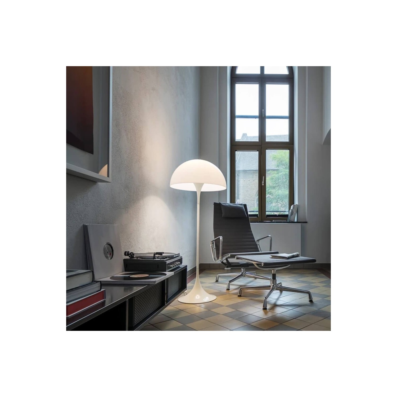 Replika av Phantella golvlampa av Verner Panton