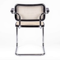 Réplica de la silla Cesca Chair con reposabrazos del diseñador Marcel Breuer
