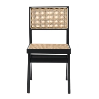 Suunnittelija Pierre Jeanneret'n replika Chandigarh-tuoli 