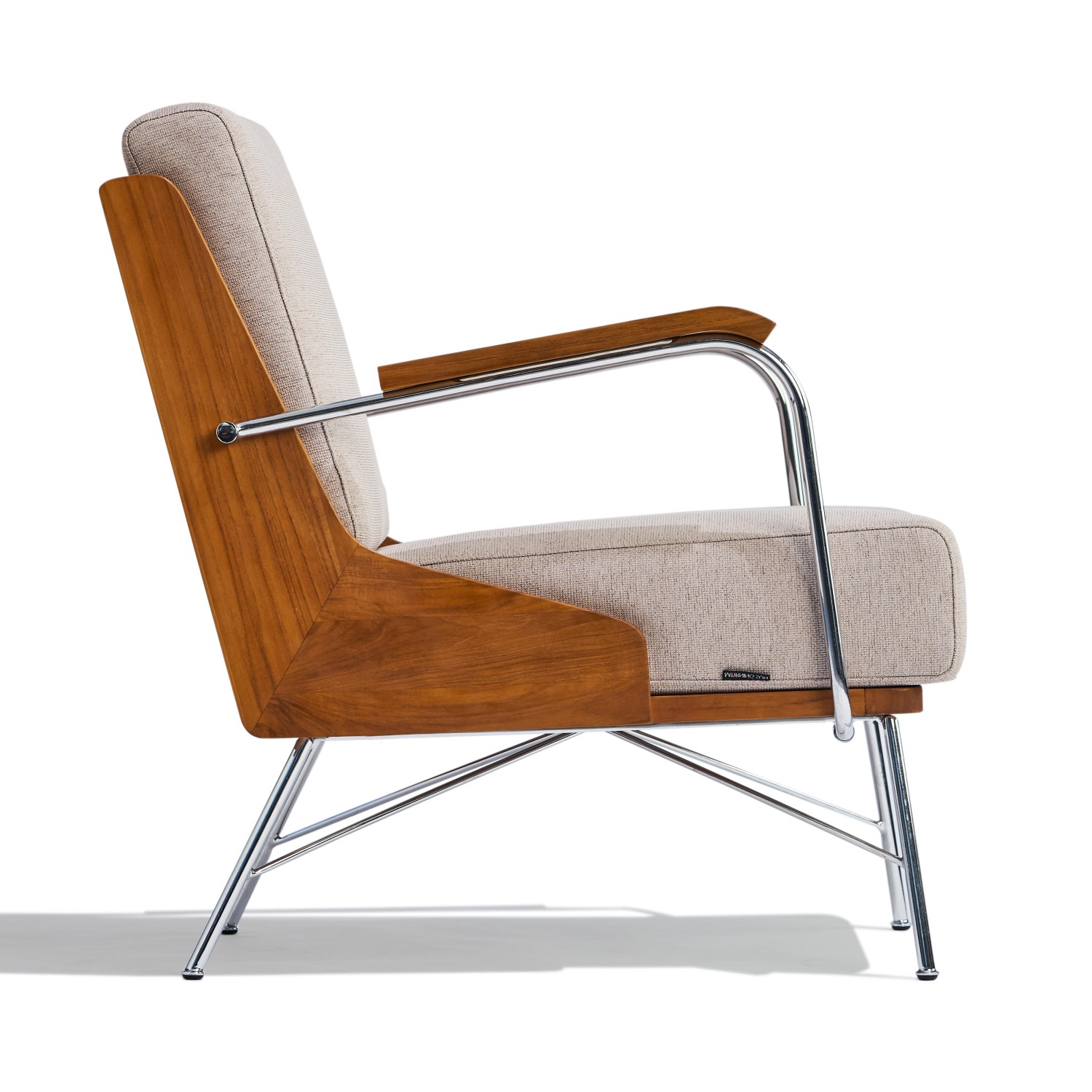 Sillón Industrial Daneu en madera de nogal y tapizado en algodón