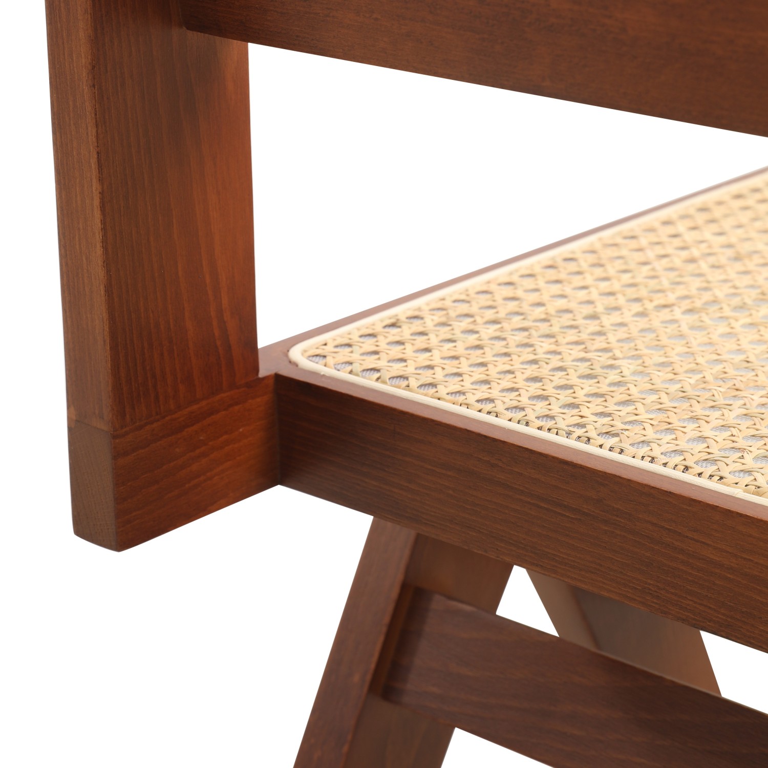 Réplica da cadeira Chandigarh pelo designer Pierre Jeanneret 